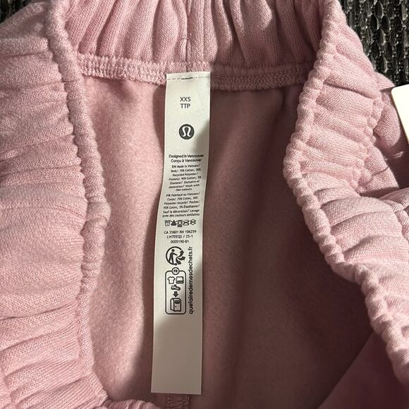 Lululemon scuba oversized mid-rise short 7” *graphic - Picture 5 of 9